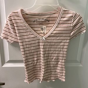 Size XS Aeropostale v-neck tee shirt. Super cute and Y2K. Never worn before
